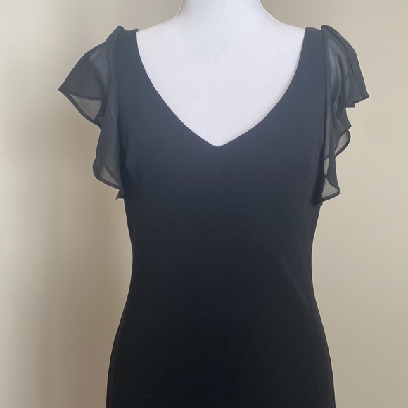 Beautiful Black Dress with V-Neck with Embroidered Floral Detail - Picture 2 of 9